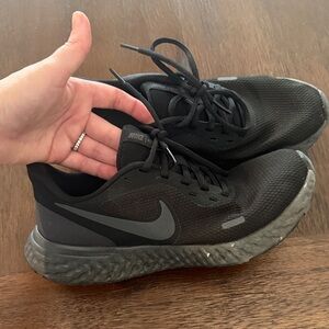 Nike Revolution Women Black and Gray Athletic Shoes. Size 8